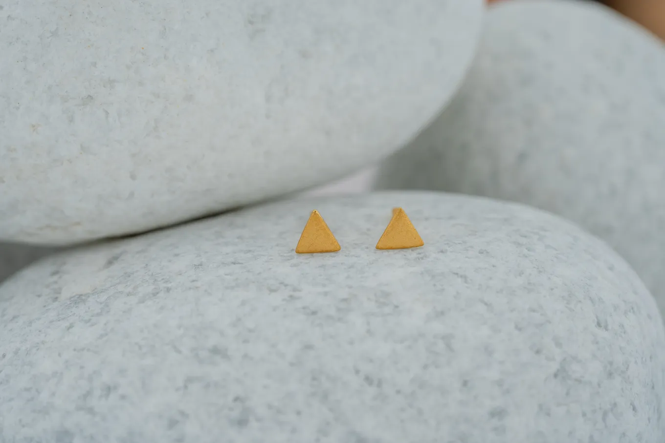 Golden triangles – handcrafted gold EARRINGS