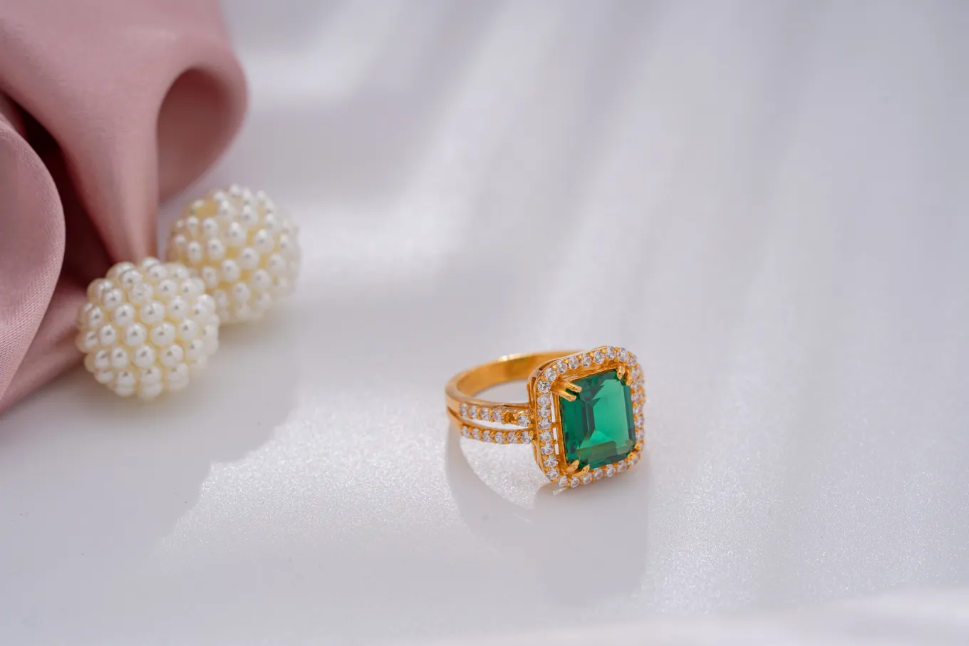 Sparkling Green Stoned Ring