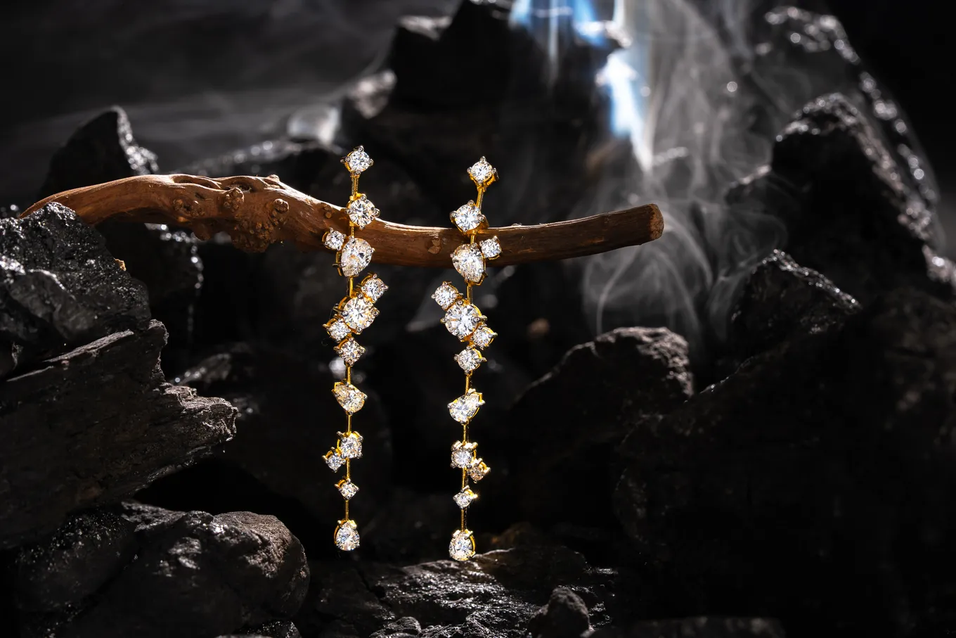 STUNNING DIAMOND EARRINGS (18K WITH NATURAL DIAMONDS)