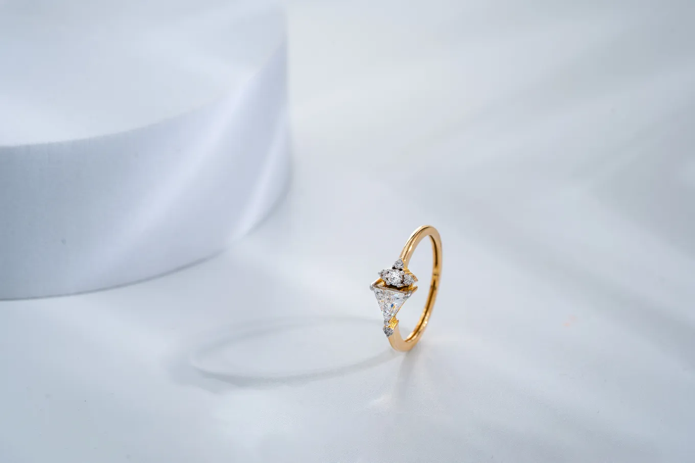 TIMELESS TRIANGLE DIAMOND RING (18K WITH LAB GROWN DIAMONDS)