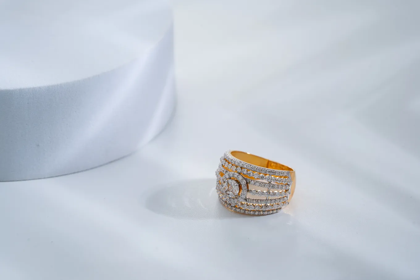 SPARKLING GRID DIAMOND RING (18K WITH LAB GROWN DIAMONDS)