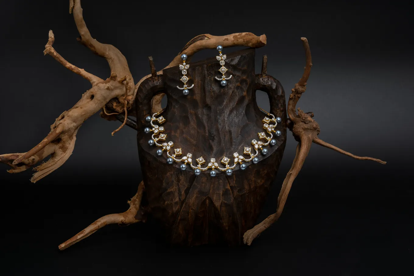 LUSTROUS DIAMOND SET