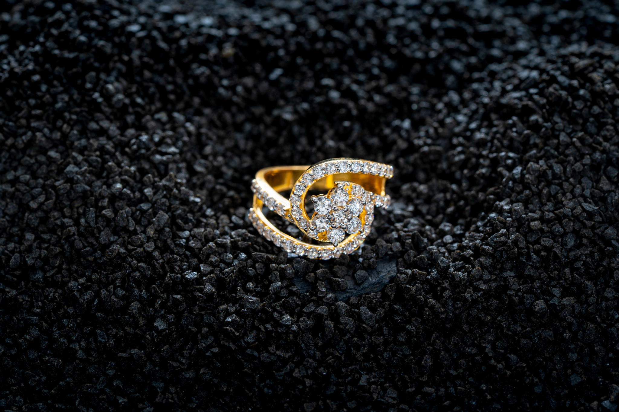 ABSTRACT ELEGANCE(18K WITH LAB GROWN DIAMONDS)