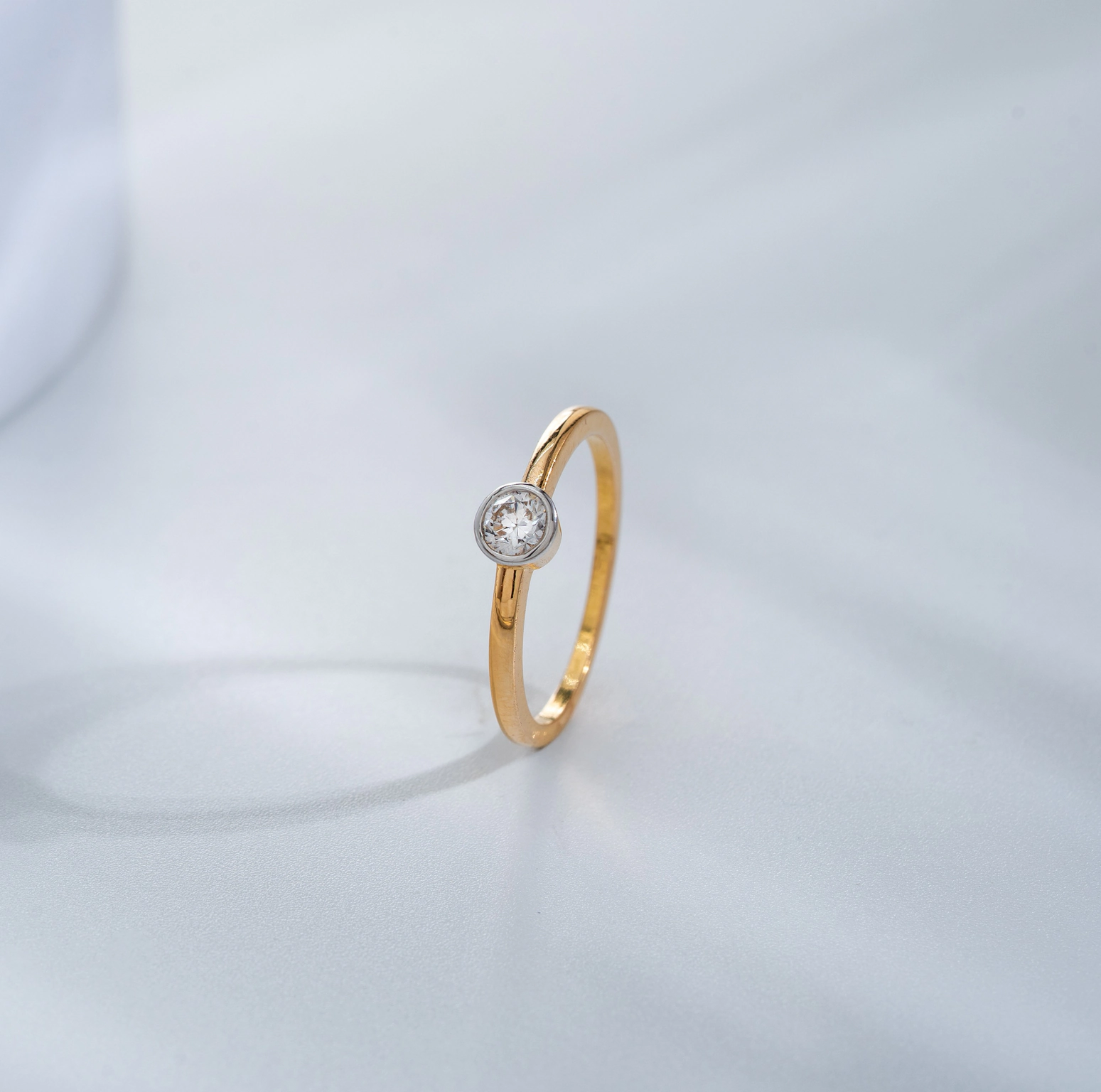 SIMPLE SOLITAIRE DIAMOND RING(14K WITH NATURAL DIAMONDS)