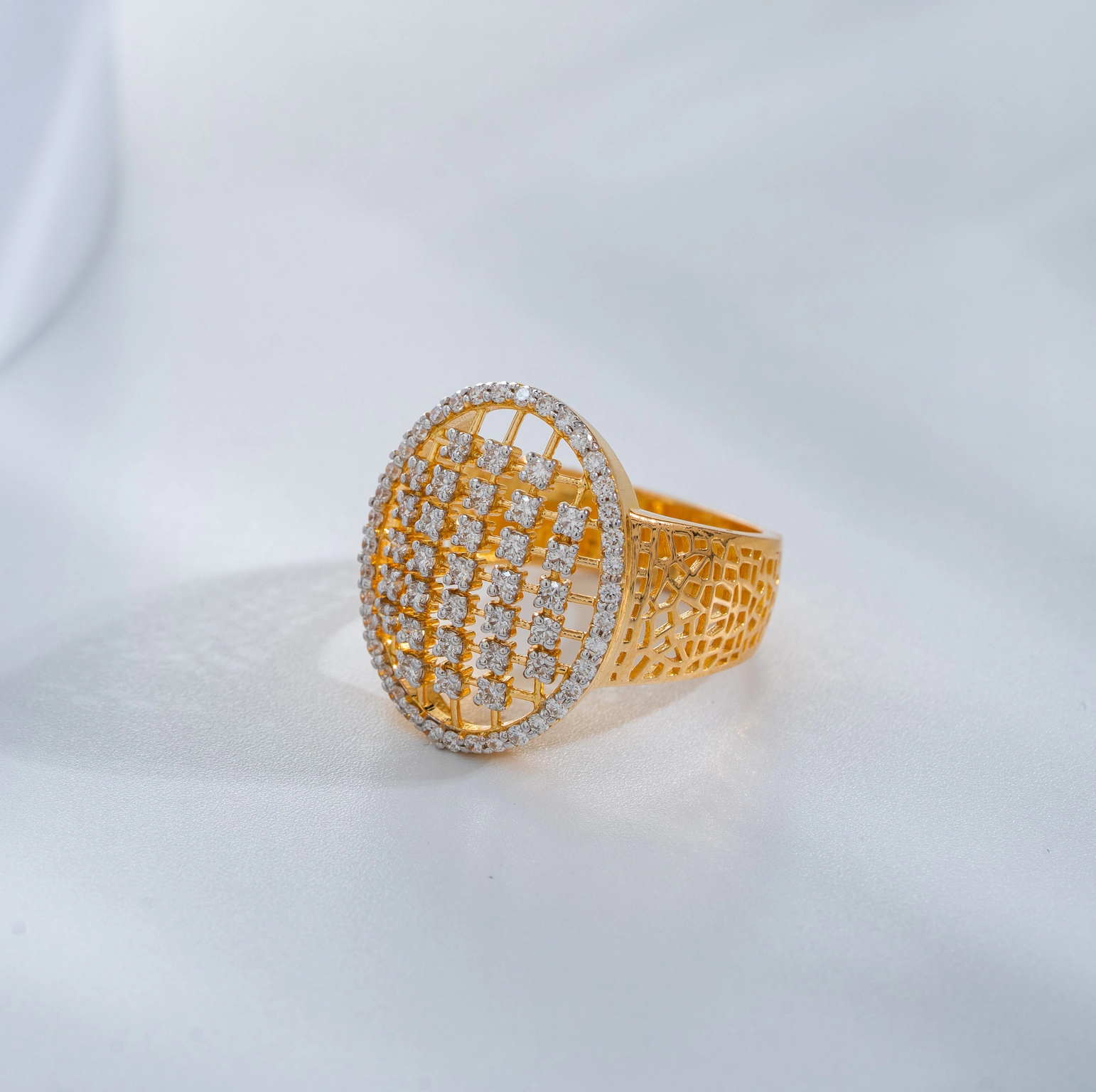 STUNNING DIAMOND RING (14K WITH  LAB GROWN DIAMONDS)