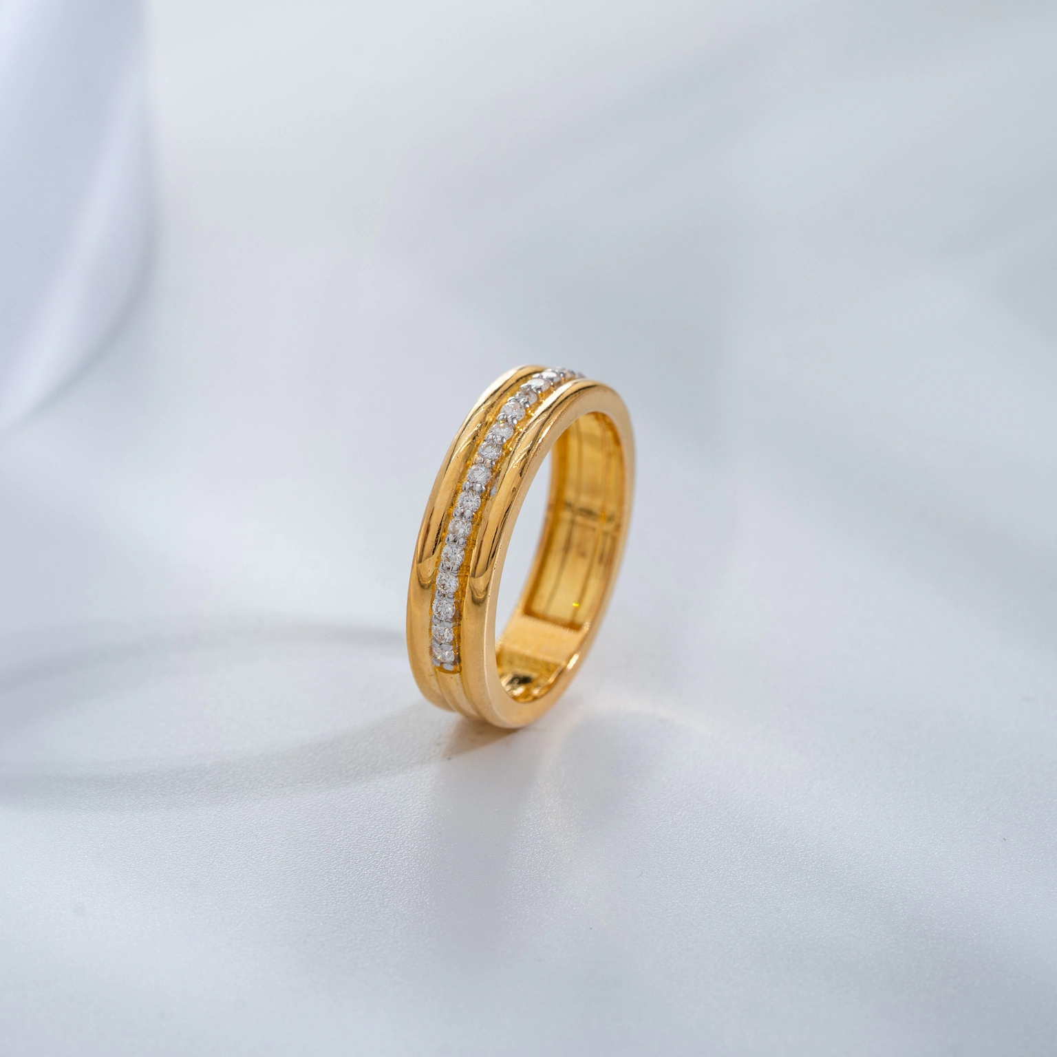 DIAMOND STUDDED BAND RING(18K WITH  LAB GROWN DIAMONDS)