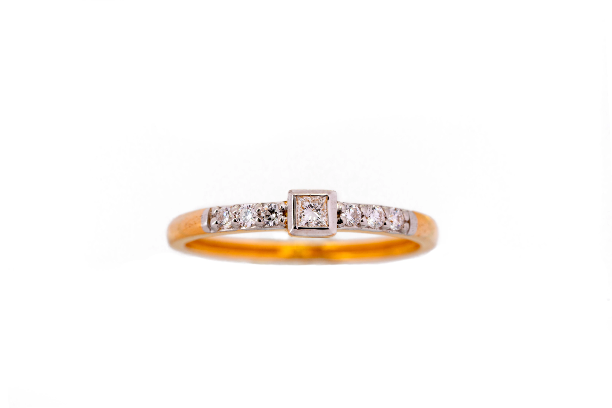 TRUE BOND DIAMOND RING (18K WITH NATURAL DIAMONDS)
