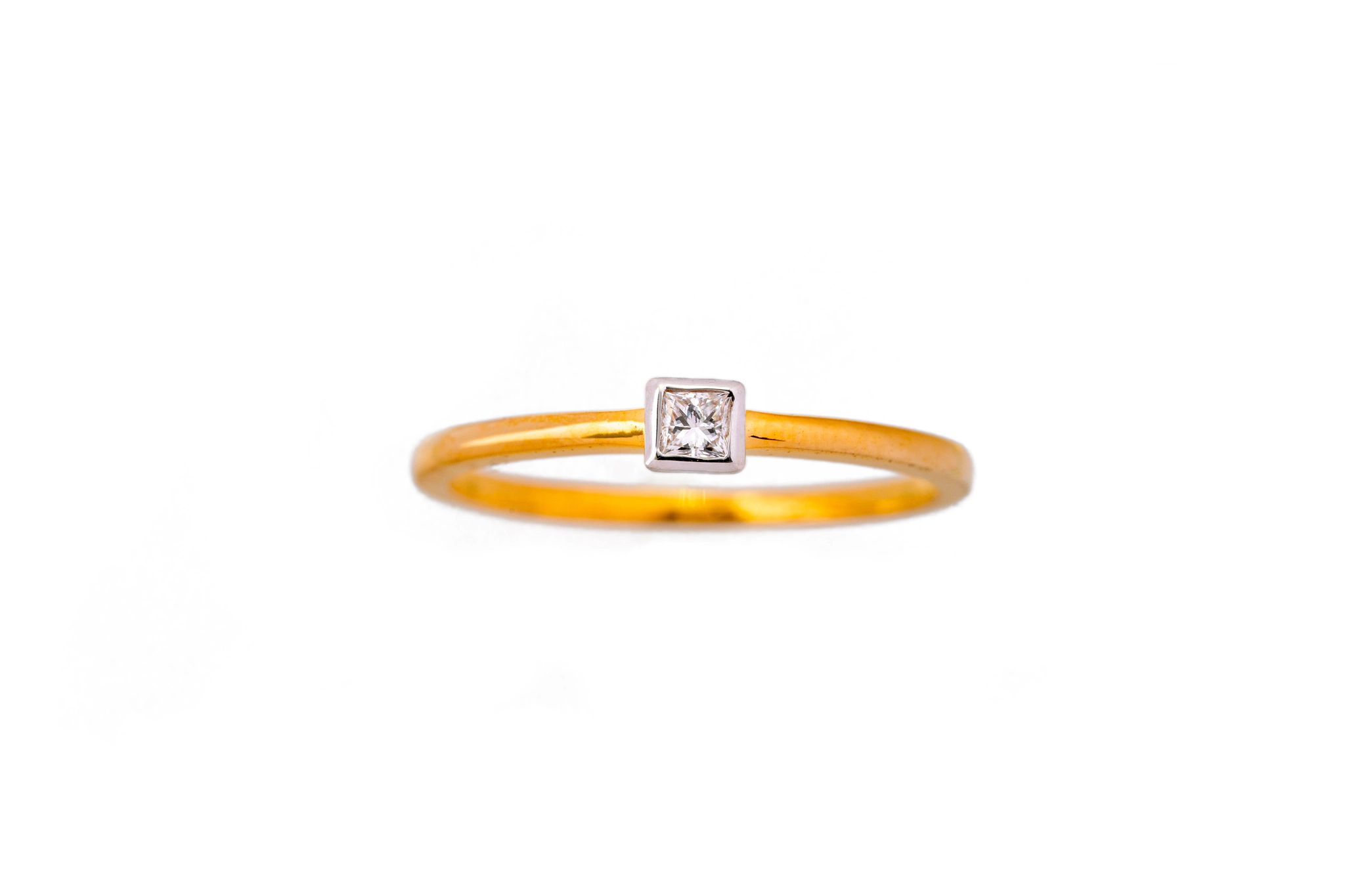 SHINNING SQUARE DIAMOND RING (18K WITH NATURAL DIAMONDS)