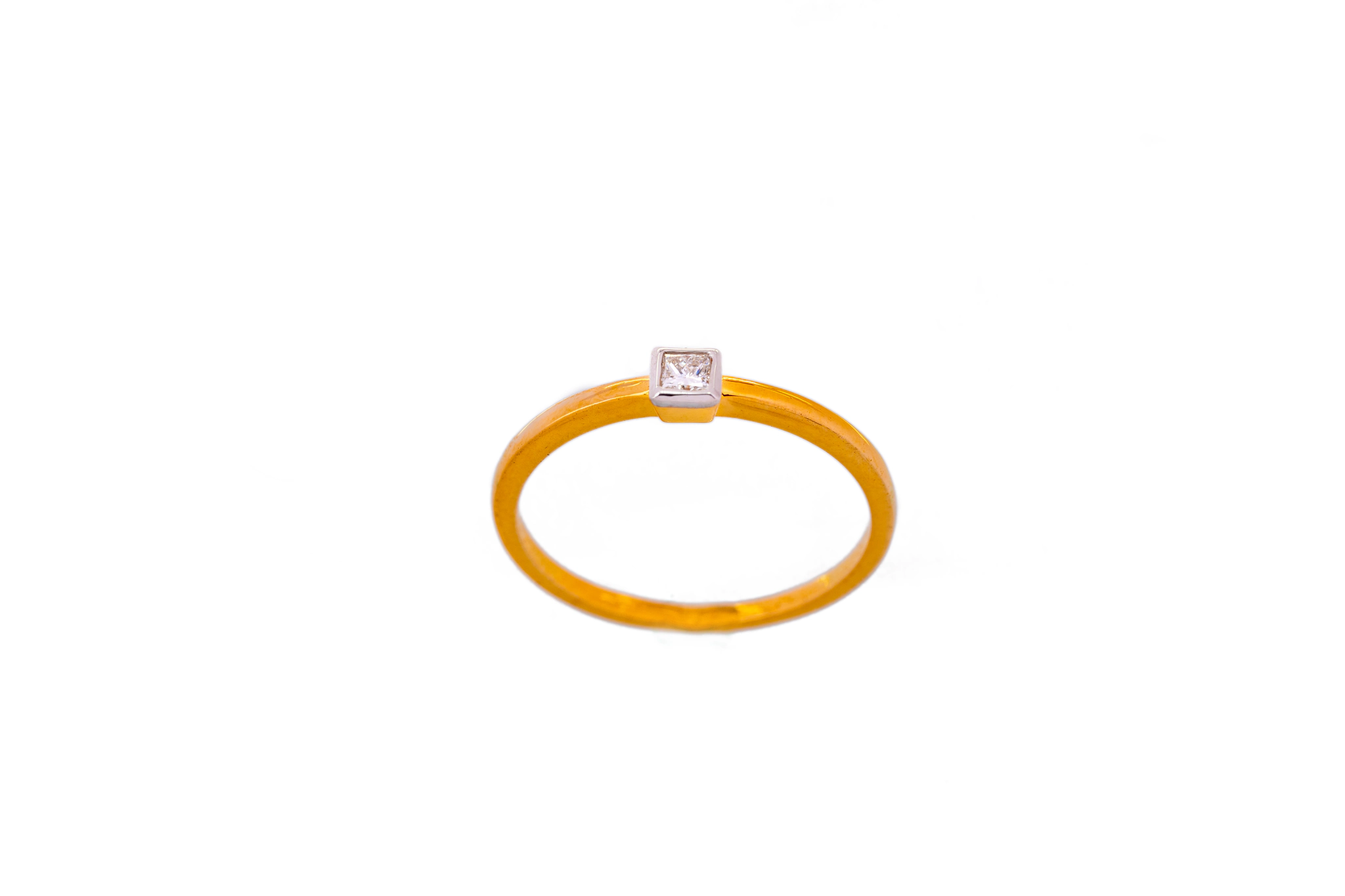 SHINNING SQUARE DIAMOND RING (18K WITH LAB GROWN DIAMONDS)