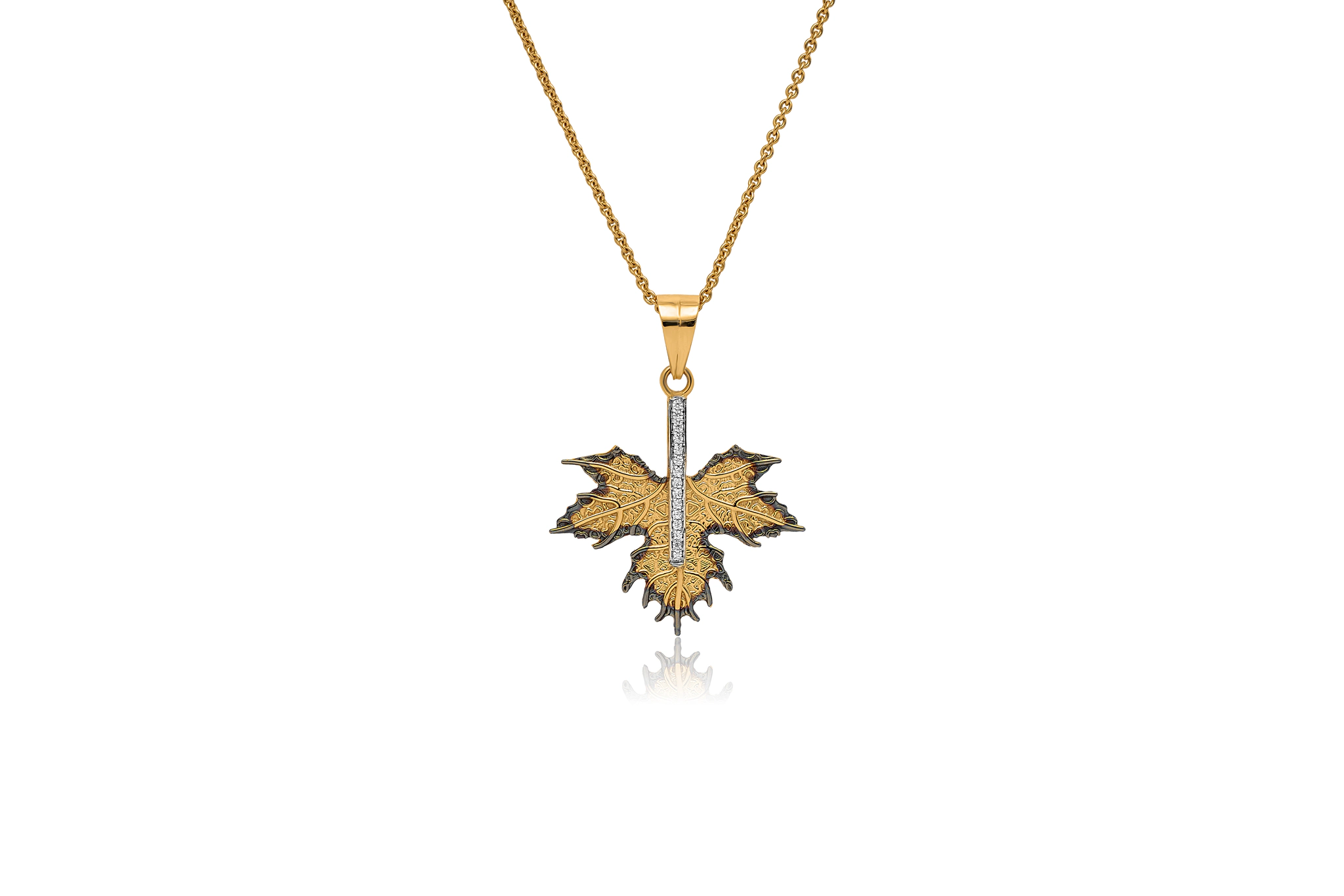 MAPLE LEAF DIAMOND PENDANT SET (18K WITH NATURAL DIAMONDS)