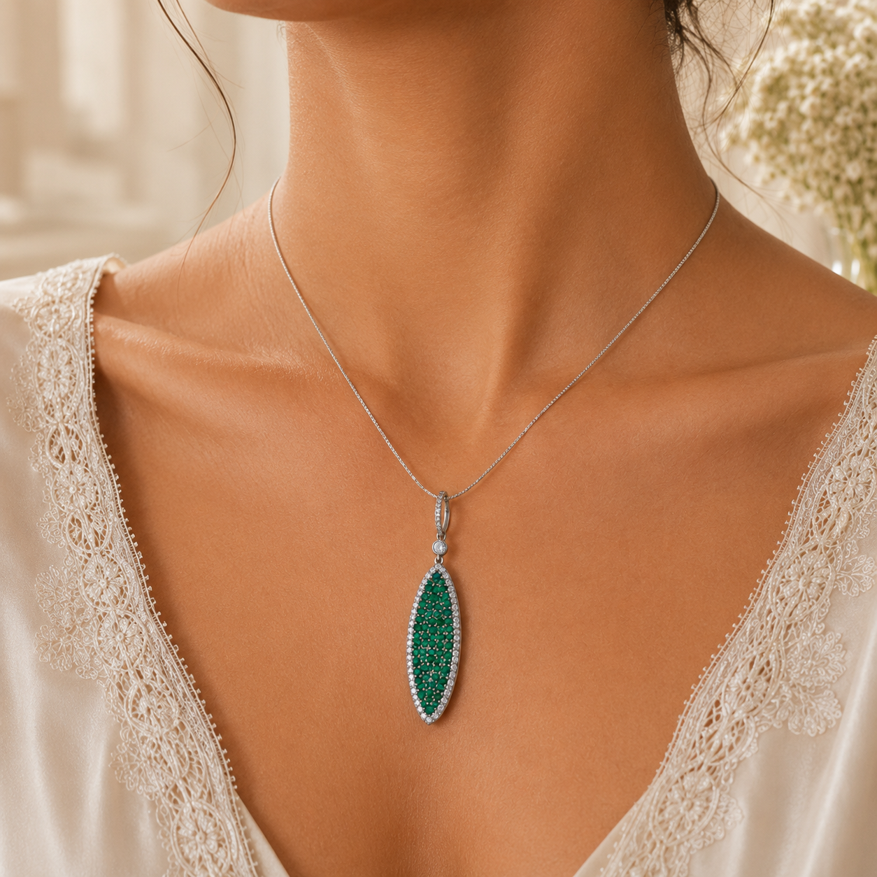 SILVER OVAL OPPULENCE PENDANT