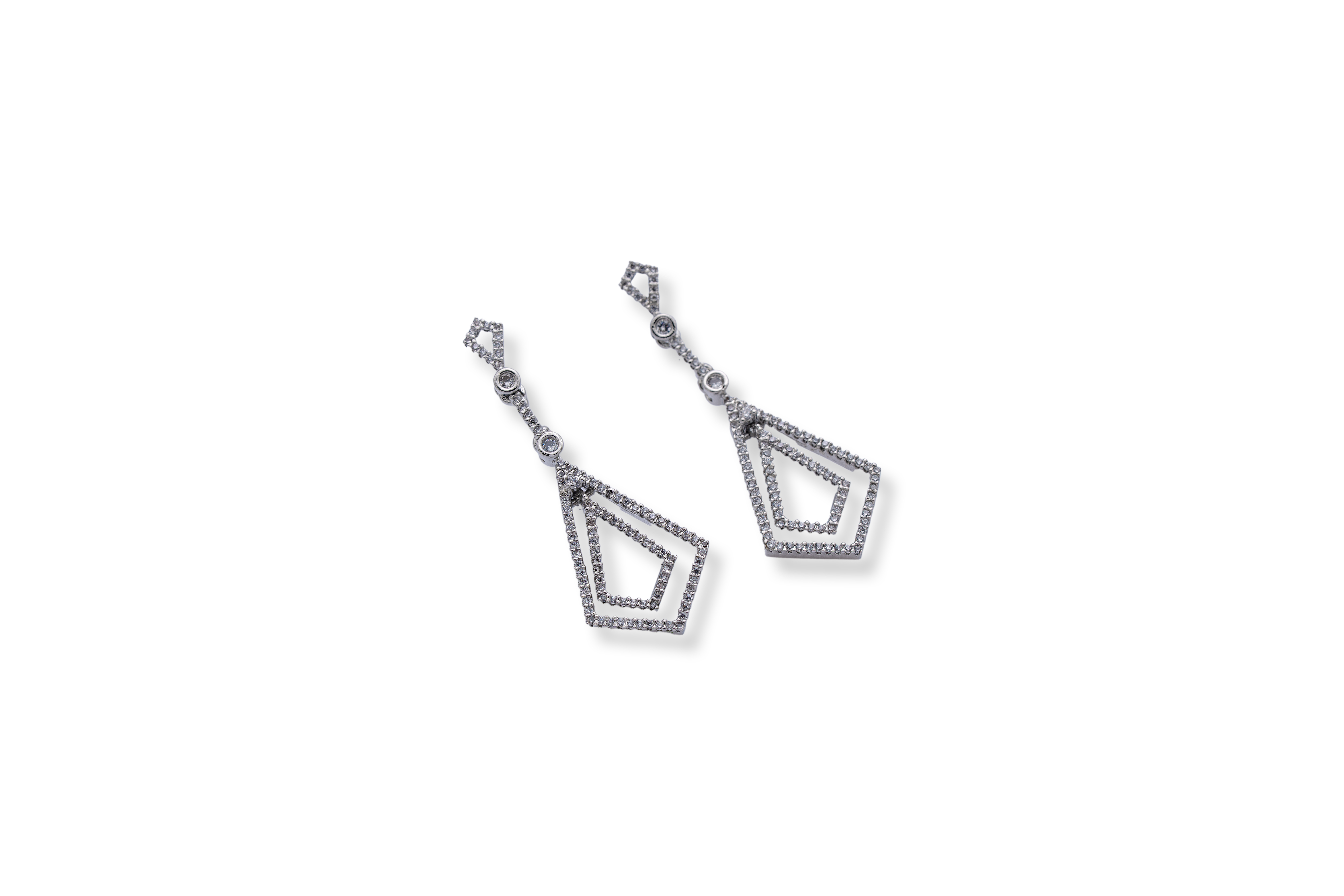 GLITTERING MINIMALIST SILVER EARRINGS
