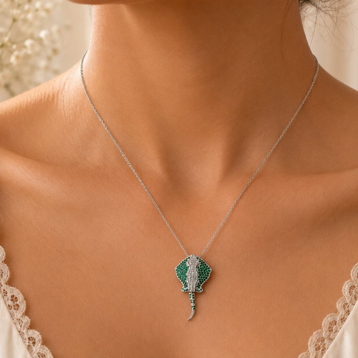 SILVER STINGRAY PENDANT