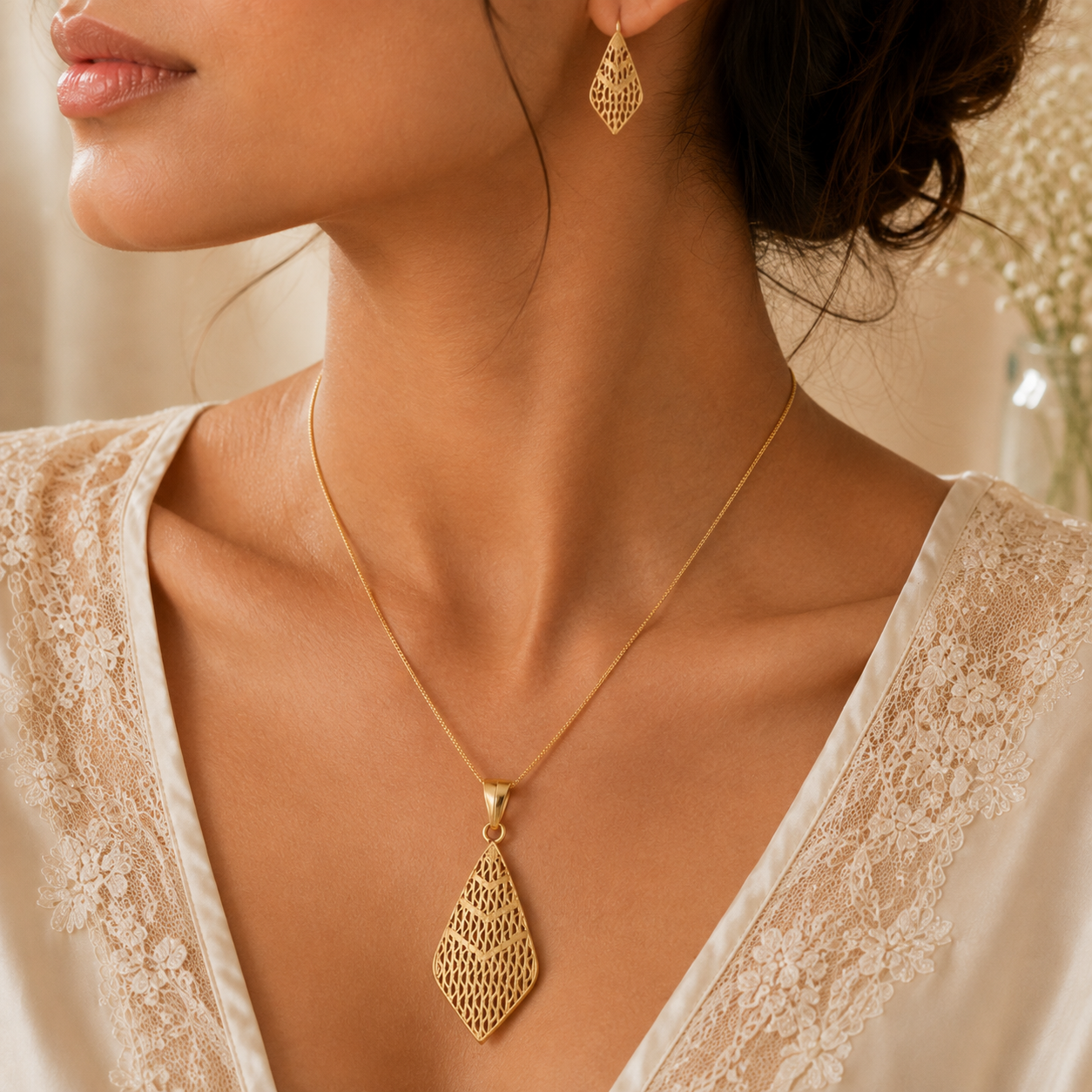 FILIGREE FINERY SILVER PENDANT SET