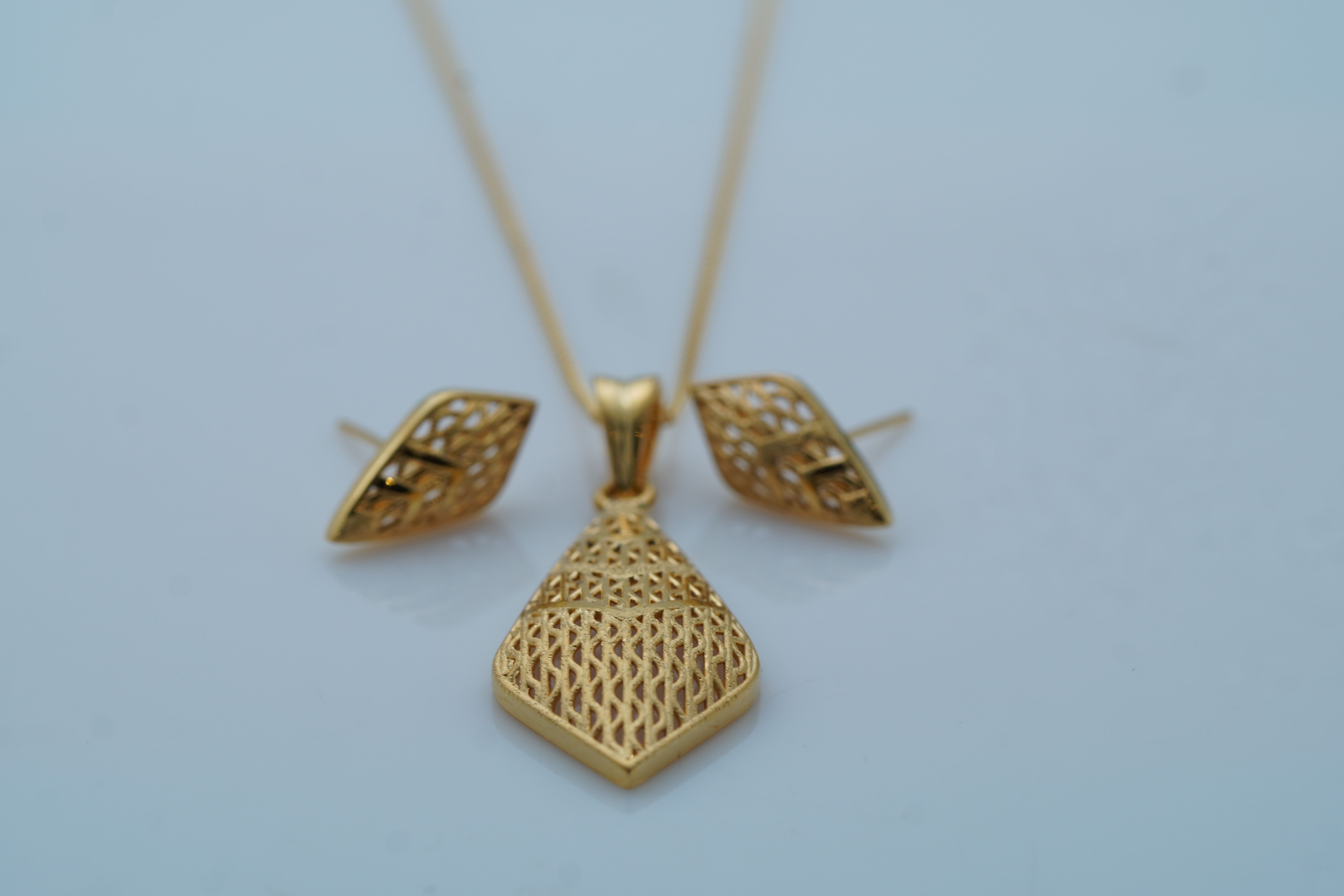 FILIGREE FINERY SILVER PENDANT SET